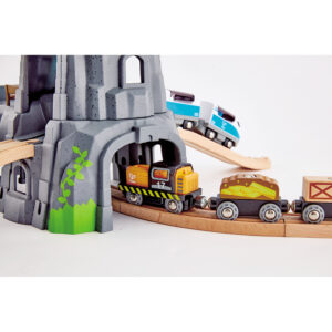 LIGHT & SOUND MOUNTAIN TUNNEL SET - HAPE - Image 3